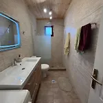 Traditional Stone House - アパート
